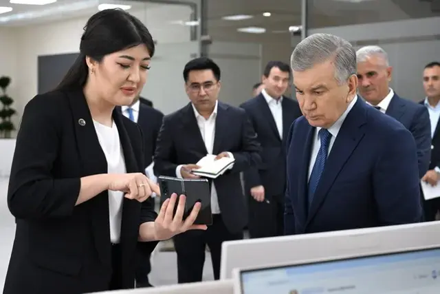 Мирзиёев Бухоронинг янги маъмурий марказини кўздан кечирди