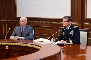 Президент принял командующего Центральным командованием Вооружённых Сил США