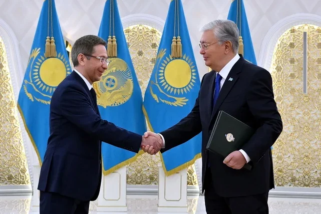 Uzbek Ambassador presents credentials to Kazakh President