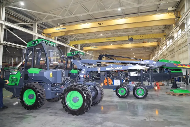 Ferghana Region Delegation Visits Belarusian Machinery Plant