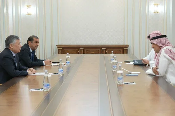 First Deputy Minister meets with the Ambassador of Qatar