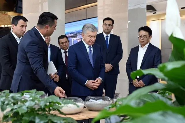 Mirziyoyev Visits Crown Ceramic Plant in Kuvasay