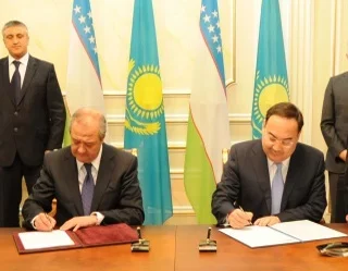 Uzbek, Kazakh FMs sign cooperation programme
