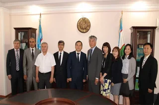 Корея университети делегацияси Ўзбекистанда бўлиб турибди