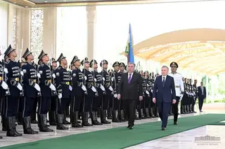 A solemn ceremony of welcoming the leader of Tajikistan was held