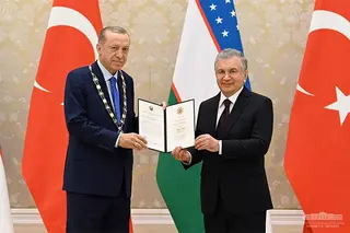 Shavkat Mirziyoyev awards Erdogan with the order "Oliy darajali Imom Bukhoriy"