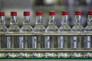 Алкоголи бўлган шиша идишларда унинг зарари ҳақида ёзилади