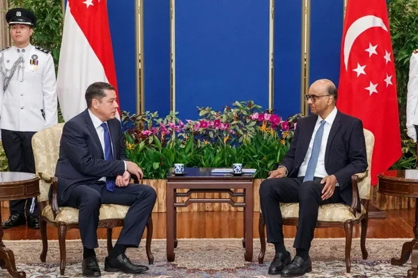 New Ambassador of Uzbekistan presents his credentials to the President of Singapore