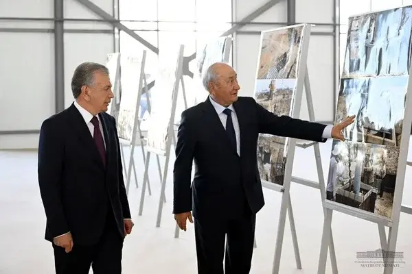 Шавкат Мирзиёев ознакомился с выставкой юрт в Нукусе