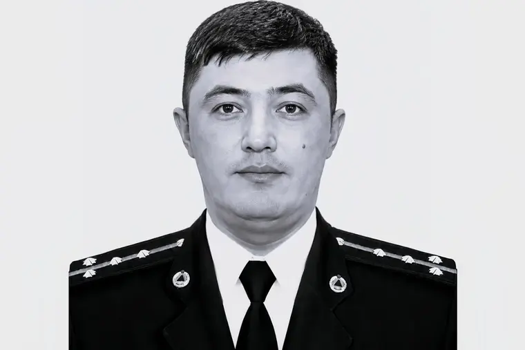 Спасатель МЧС погиб при эвакуации людей из пожара