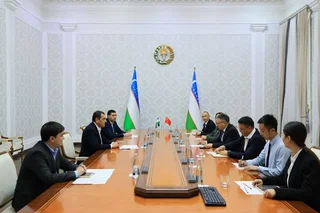 Фарғона ҳокими Хитой компанияси билан спорт иншоотларини муҳокама қилди