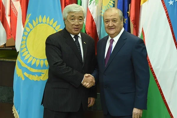 Uzbek, Kazakh FMs hold negotiations