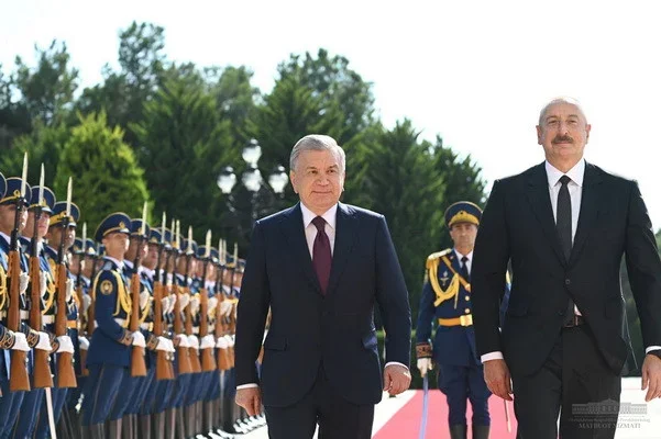Состоялась торжественная встреча Президента Узбекистана