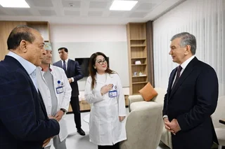 Prezidentimiz Olmazor tumanidagi zamonaviy klinikani borib koʻrdi