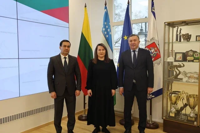 Литва введет QR-коды для ускорения выдачи рабочих виз гражданам Узбекистана