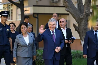 Davlatimiz rahbari Bekoboddagi Doʻstlik mahallasida boʻldi