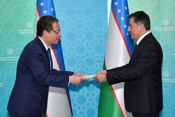 Acting Foreign Minister receives the newly appointed Ambassador of Vietnam
