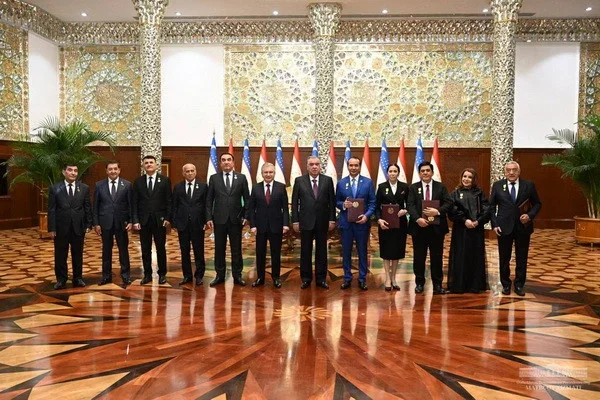 Presidents of Uzbekistan and Tajikistan awarded high honorary titles to cultural and artistic figures of the two countries