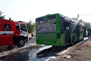 В автобусе произошел пожар из-за возгорания моторного отсека
