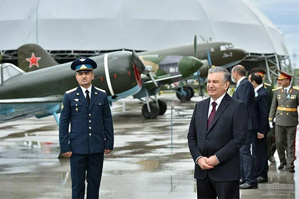 Президент посетил Музей славы в Парке Победы