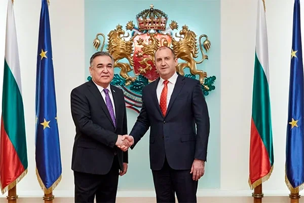 Посол Узбекистана вручил верительные грамоты Президенту Болгарии