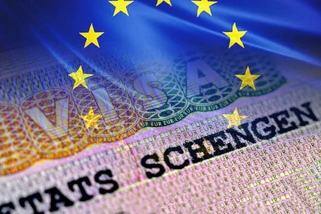 Passport on your smartphone: EU commits to faster and smoother border checks by 2030