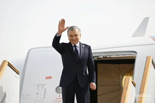 President completes his working visit to Dushanbe