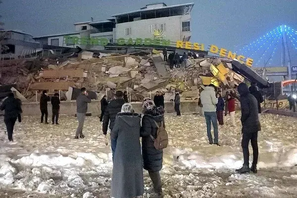 Больше 500 погибших в двух странах: что известно о землетрясении в Турции на данный момент