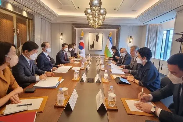 A delegation of Uzbekistan in Seoul meets with the Minister of State Legislation of the Republic of Korea