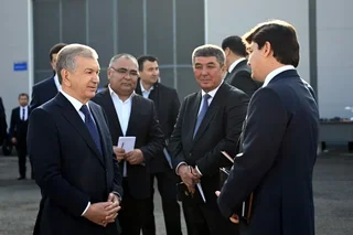 Prezident Mirziyoyev Jizzax viloyatidagi Agromarkaz qishloq xoʻjaligi markaziga tashrif buyurdi