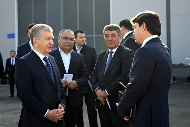 President Mirziyoyev Visits “Agromarkaz” Agrocenter in Jizzakh Region