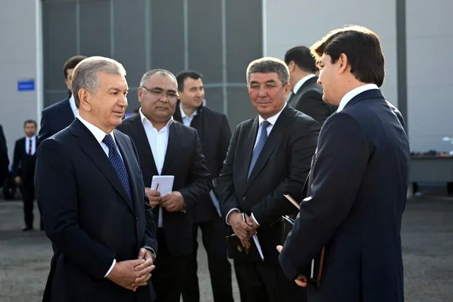 Prezident Mirziyoyev Jizzax viloyatidagi Agromarkaz qishloq xoʻjaligi markaziga tashrif buyurdi