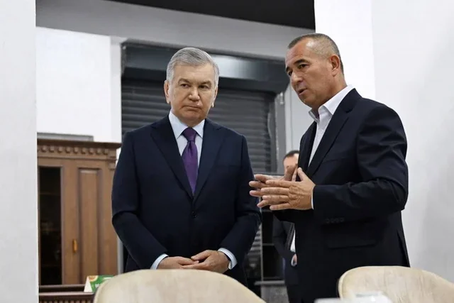 Президент "Тараққиёт" саноат ва хизмат кўрсатиш зонаси билан танишди
