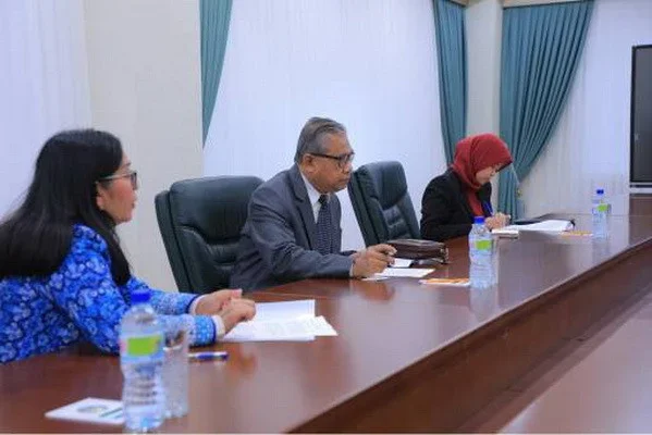 Uzbek DFM holds meeting with the Ambassador of Indonesia