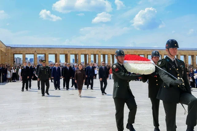 Chairperson of the Senate of Uzbekistan visits the Anıtkabir Memorial Complex
