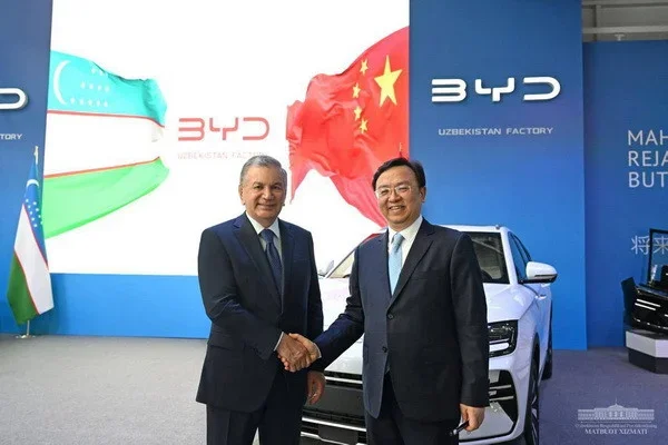 Президент Узбекистана посетил завод BYD Uzbekistan Factory