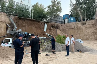 В Ташкенте на улице Беруни обрушился край котлована строящегося дома