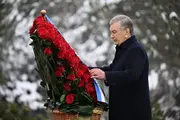 Шавкат Мирзиёев возложил цветы к памятнику Исламу Каримову в Ташкенте
