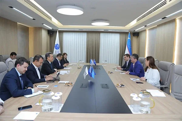 Министр цифровых технологий провел встречу с представителями The Asia Group и Faro Foundation