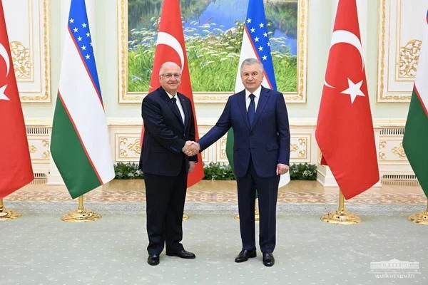 Shavkat Mirziyoyev receives a delegation from Türkiye