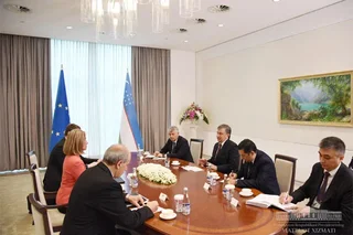 President of Uzbekistan receives heads of foreign delegations