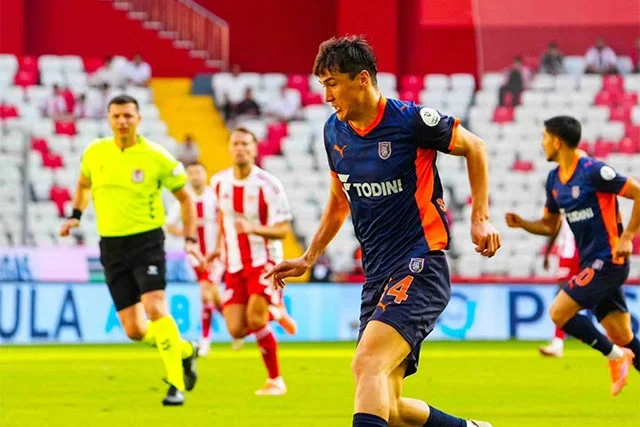 Shomurodov “Bashakshexir” – “Antalyaspor” uchrashuvida dubl qayd etdi (gollar)