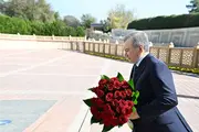 Мирзиёев возложил цветы к могиле Ислама Каримова в Самарканде