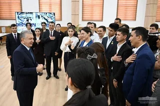 Шавкат Мирзиёев посетил IT-парк в Ургенче