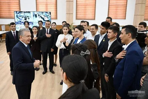 Шавкат Мирзиёев посетил IT-парк в Ургенче