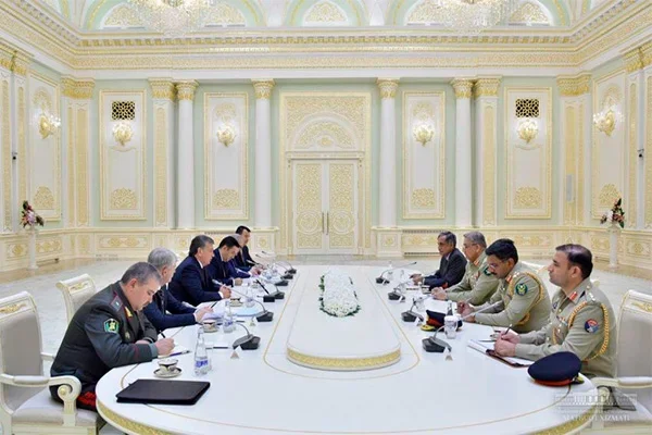 Президент Покистоннинг Қуруқликдаги қўшинлар қўмондонини қабул қилди