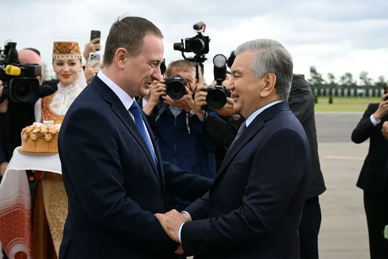 Шавкат Мирзиёев прибыл с официальным визитом в Минск