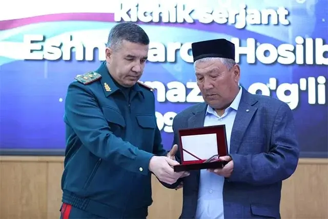 ЙПХ инспектори Ҳосилбек Эшназаров оиласига квартира ва «Жасорат» медали топширилди