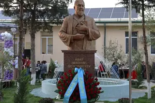 В Ташкенте открыли бюст Абая Кунанбаева