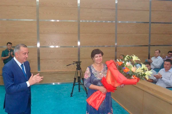Khokim of Tashkent hands over passport to Nargiza Igamova